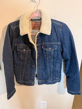 Levi’s Sherpa Lined Denim Trucker Jacket Women’s XS Dark Wash